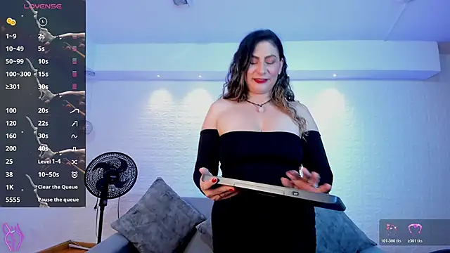 VenusCooper online show from March 4, 2026, 11:16 am