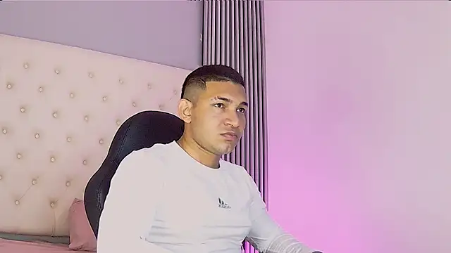 Snapshot of venedic_bull chatting on October 16, 2025, 8:54 pm venedic bull online show from October 16, 2025, 8:54 pm