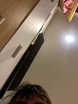 Zoe riivas online show from October 24, 2025, 10:22 am