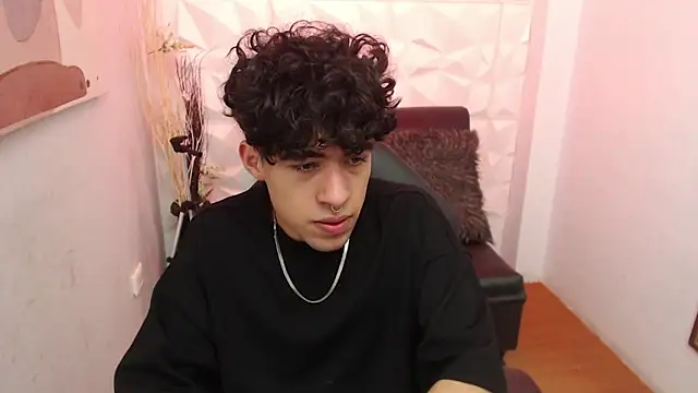 Snapshot of Liil_boy chatting on October 14, 2025, 4:02 am Liil boy online show from October 14, 2025, 4:02 am