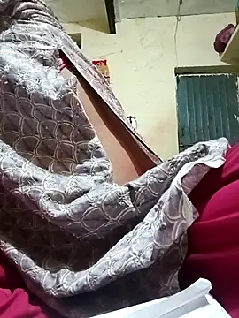 LOVE-VIKA online show from November 24, 2025, 2:39 pm