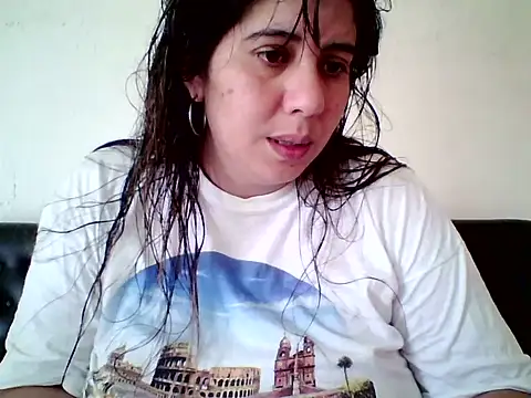 Snapshot of Benditofetiche chatting on August 1, 2026, 2:49 pm Benditofetiche online show from August 1, 2026, 2:49 pm