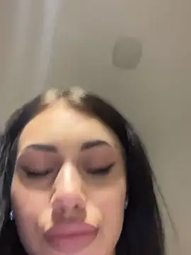 ilariea girl online show from November 16, 2025, 9:42 pm