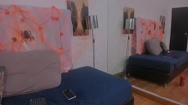 chloejhonson online show from October 9, 2025, 11:41 am