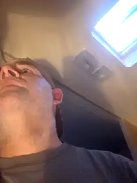 DeeBestEver online show from April 19, 2026, 2:44 am