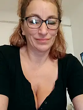 Fifi83Bell online show from November 16, 2025, 12:55 pm