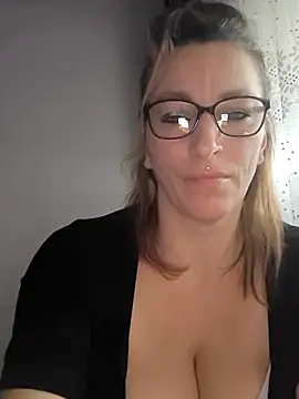 Fifi83Bell online show from February 13, 2026, 2:13 pm