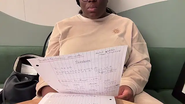 Snapshot of nanaisbackk chatting on December 16, 2025, 7:35 am nanaisbackk online show from December 16, 2025, 7:35 am