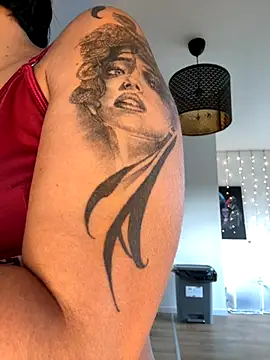 LaPetiteKim online show from October 24, 2025, 12:01 pm