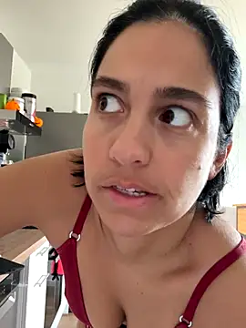 LaPetiteKim online show from November 5, 2025, 12:49 pm