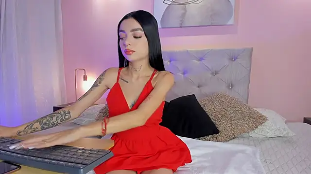 Snapshot of scarlettvelvet_ chatting on October 3, 2025, 12:46 pm scarlettvelvet  online show from October 3, 2025, 12:46 pm