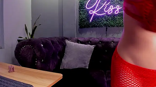 scarlettvelvet  online show from November 11, 2025, 6:19 pm