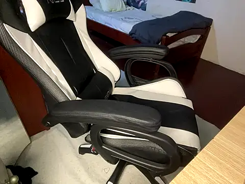 oppaboy online show from October 31, 2025, 3:18 am