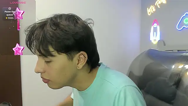 StiwenTwink online show from January 9, 2026, 8:32 pm