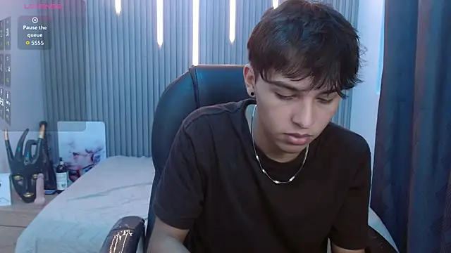 StiwenTwink online show from July 28, 2026, 3:21 pm