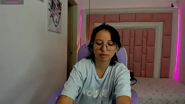 Snapshot of Klaret_Toy chatting on July 1, 2026, 7:24 pm Klaret Toy online show from July 1, 2026, 7:24 pm
