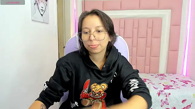 Snapshot of Klaret_Toy chatting on July 10, 2026, 7:27 pm Klaret Toy online show from July 10, 2026, 7:27 pm