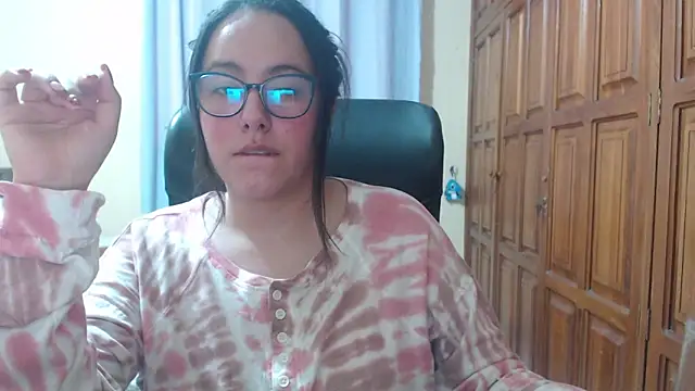 Venus cat  online show from January 19, 2026, 2:48 am