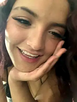 Snapshot of AuroraPink_ chatting on October 17, 2025, 5:32 am AuroraPink  online show from October 17, 2025, 5:32 am