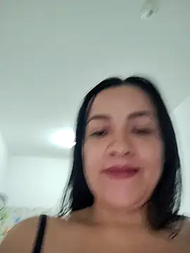 LindaSalo33 online show from December 4, 2025, 8:12 am