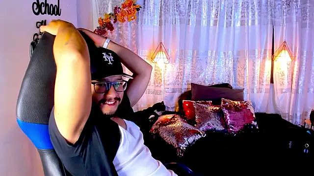 Ethan w12 online show from October 13, 2025, 8:09 pm
