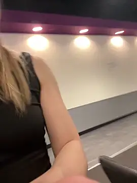 AmberLustXXX online show from April 3, 2026, 2:42 am