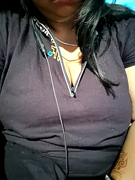 Snapshot of Angel_queen1 chatting on October 29, 2025, 1:41 am Angel queen1 online show from October 29, 2025, 1:41 am