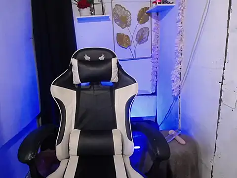 Snapshot of ella_foxtrot chatting on March 15, 2026, 9:59 am ella foxtrot online show from March 15, 2026, 9:59 am