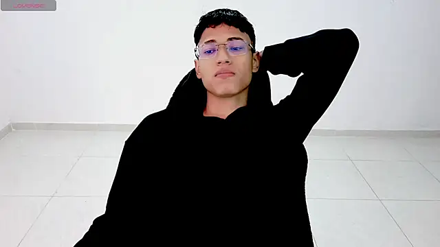 Im david02 online show from April 15, 2026, 2:02 pm