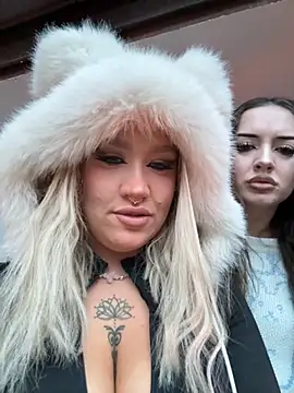 RollDolls online show from December 19, 2025, 5:03 am