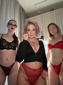 RollDolls online show from December 21, 2025, 5:03 am