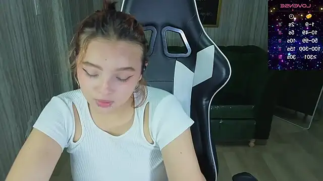 mia foster t online show from November 13, 2025, 12:42 am