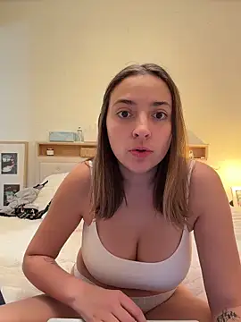 Snapshot of looloopaul chatting on February 2, 2026, 9:02 pm looloopaul online show from February 2, 2026, 9:02 pm