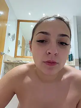 Snapshot of looloopaul chatting on February 7, 2026, 9:51 pm looloopaul online show from February 7, 2026, 9:51 pm