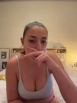 Snapshot of looloopaul chatting on February 19, 2026, 8:38 pm looloopaul online show from February 19, 2026, 8:38 pm