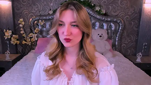 AngelAnabelle online show from March 5, 2026, 9:00 pm