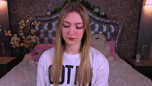 AngelAnabelle online show from April 3, 2026, 8:29 pm