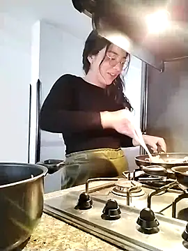 Jules Angel online show from November 20, 2025, 7:57 pm