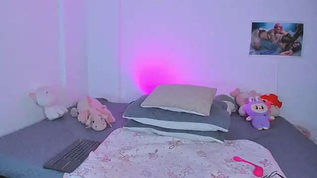 Miaengels  online show from April 11, 2026, 2:21 pm