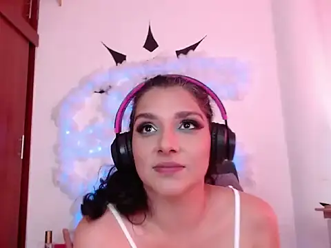 Snapshot of josie_r chatting on October 10, 2025, 2:05 pm josie r online show from October 10, 2025, 2:05 pm