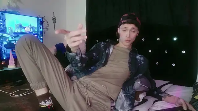 Tyler cat online show from November 24, 2025, 11:37 pm