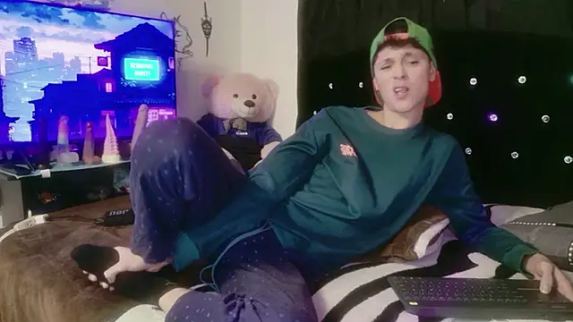 Tyler cat online show from November 28, 2025, 1:19 am