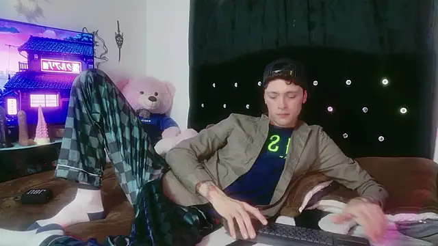 Tyler cat online show from December 3, 2025, 3:32 pm