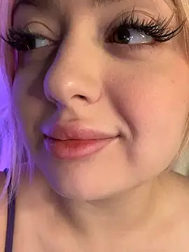 KellyMoors online show from April 14, 2026, 1:33 am