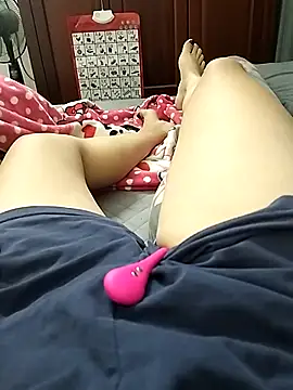 Lili 2love online show from November 5, 2025, 1:11 pm