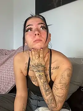 Snapshot of YoungZoexx chatting on October 14, 2025, 10:05 am YoungZoexx online show from October 14, 2025, 10:05 am