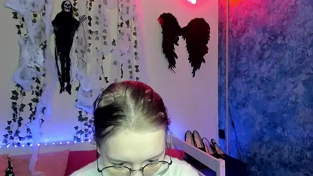 shy elina01 online show from October 30, 2025, 9:22 am