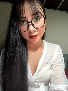 Snapshot of Linh5790 chatting on October 13, 2025, 2:06 pm Linh5790 online show from October 13, 2025, 2:06 pm