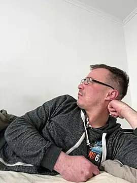 viktor1992-1-1 online show from March 7, 2026, 10:34 am