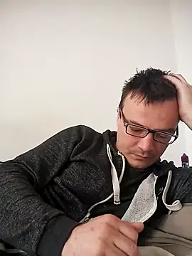 viktor1992-1-1 online show from April 23, 2026, 8:02 am